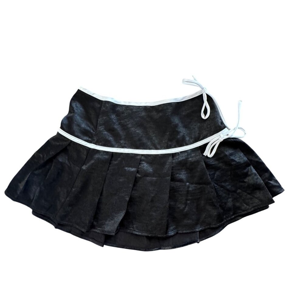 Forever 21 Pleated Mini Skater Skirt Womens S Black White Accents Polyester